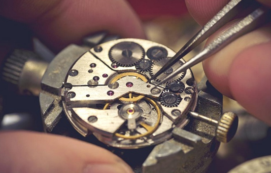 伯爵手表维修需要更换原厂零部件吗？